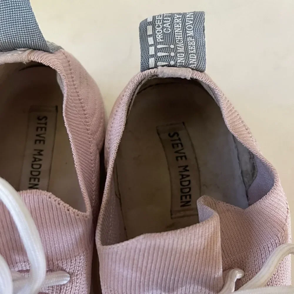 Steve Madden Brixie light pink with white lace fashion sneakers  size 10M